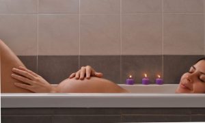 Cómo mejorar la vida sexual durante el embarazo por medio del baño de vapor y otras alternativas de terapia